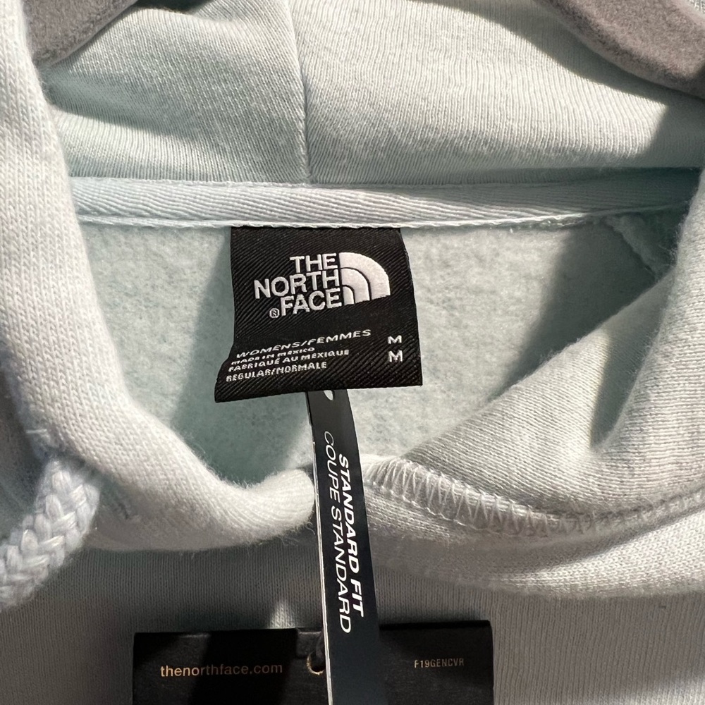 Women’s Medium North Face sweatshirt- Never worn, tags on